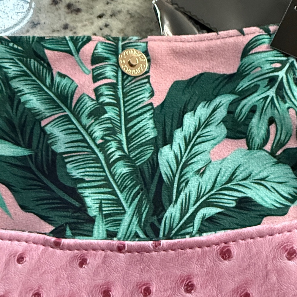 Makeup Junkie Pink Ostrich Sunnies case - Picture 4 of 4